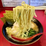 横浜ラーメン おか本 - ラーメン並、味玉トッピング