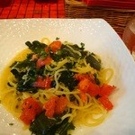 バル吉　Fresh Pasta　スタンド - 日替わりのランチ！トマトと しらす＆めかぶ？のスパゲティ♡