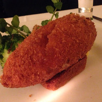 スンガリー 新宿東口本店 - チキンカツのガーリックバター包み
