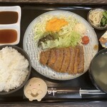 焼肉酒場 叶 - ビーフカツ定食。