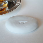 ピエール・ガニェール - お店のロゴ入りのスプーン置き。