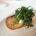 ピエール・ガニェール - ローズマリーの香りを付けたウサギのリエット　マンディアントーストを添えて。