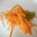 ピエール・ガニェール - さまざまな春野菜を抹茶とアーモンドのソースで。