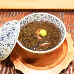 料理屋 みや﨑 - 河豚を煮凝り出汁茶碗蒸し、河豚の白子入り、三国産岩もずくを乗せて