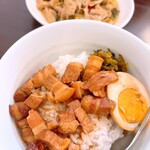 台湾菜館 - 魯肉飯とワンタンスープのセット