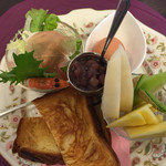 あんじゅ - 生ハムに有頭海老、季節野菜サラダ