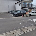 自家製中華そば つむぎ - 駐車場