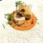 Bistro cafe eS - 本マグロのカダイフ巻き　トマトクリームソース　お魚料理の一皿