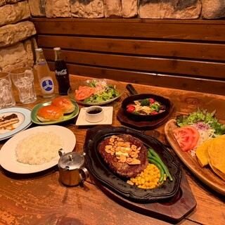 多彩な料理を2,500円で満喫できる女子会ランチコース