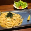 shige - 本日のパスタセット(税込1,200円)
①野菜サラダ(高萵苣&赤縮緬萵苣&水菜&ミニ蕃加)
②明太子パスタ、青海苔載せ
明太子とバター、ピリ辛なのはタバスコかな？