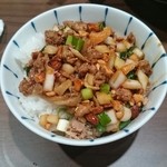ENISHI総本店 - 〆のご飯に残ったタレ投入