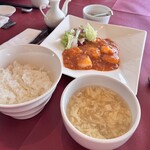 ジョーズ シャンハイ ニューヨーク - ご飯、スープ付きで