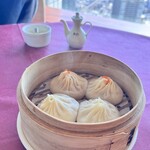 ジョーズ シャンハイ ニューヨーク - 小籠包2種（蟹肉入り、豚肉）