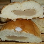 ますやパン - 白あんの餡パンって珍しいです