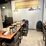 炭火焼食堂 こがね屋 - 店内