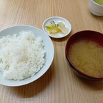 とんかつ山家 - セットのご飯・味噌汁・お新香