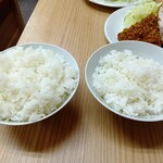 とんかつ山家 - 300gと200gのご飯比較