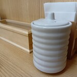とんかつ山家 - ソースは卓上にあります