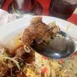 ラーメンスタンド とん平食堂 - 最後まで部位がわからなかった煮込まれたホルモン