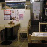 デウラリバッティ - テーブル席だけでカウンター席はありません