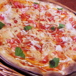Itarian resutoran pittsuxeria - ランチは、ピザ・サラダ・ドリンクバーのセットが1270円。お得！