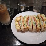 珈琲館 ロックヴィラ - アイスオーレ、キムチサンド