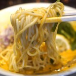 ヌードルズキッチン ガナーズ - トムヤムヌードルの麺