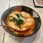 トマトラーメンと辛めん 三味 - 元祖トマトラーメン チーズ、煮玉子