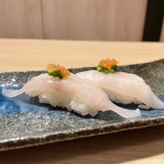 從豐洲直送的新鮮活魚"河豚"，搭配房總沖的新鮮海鮮