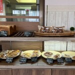 roti enak - この時間でも残り僅かというものがけっこうあります…