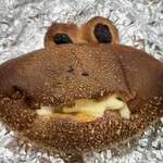 roti enak - チーズを入れてリベイクしてみたら、スプラッタ状態に…･･･(･∀･i)ﾀﾗｰ･･･