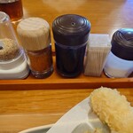 自家製うどん さんたく - 卓上の様子