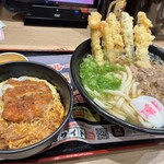 資さんうどん - 料理写真: