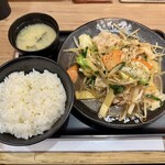 伝説のすた丼屋 - 料理写真:肉野菜定食 肉増し