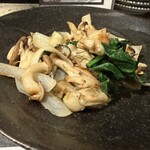牡蠣ひよっこ商店 - 牡蠣と野菜のバターソテー