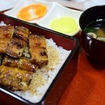 伊勢松 - うな重（梅）２７００円