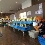 はまきた珈琲 - 入り口には野菜を売ってます。_2015年2月