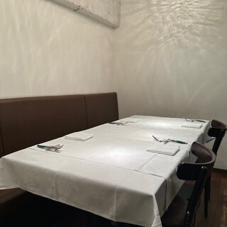 銀座の隠れ家トラットリアで、希少なワインやグラッパを楽しむ