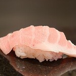 大人の隠れ家 七輪炭火レストランバーAVANTI - 仕入れ状況により、おまかせコースの一品としてご用意可能です。大切な方へのサプライズに薔薇の氷でおもてなしいたします。お気軽にご指定ください。