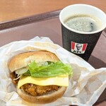 ケンタッキーフライドチキン - 料理写真:チーズチキンフィレバーガー 470円 , 挽きたてリッチコーヒー 270円