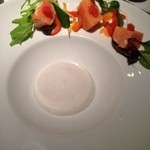 オーグードゥジュール ヌーヴェルエール - ノルウェーサーモン 大吟醸しずくのムースと卵黄のコンフィ