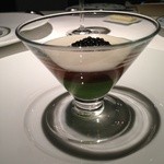 ブロッコリーのムースリーヌと雲丹　３層になっています