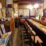 御飯 - 店内は懐かしい雰囲気です