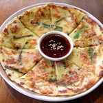 コリアンキッチン 3匹の子ぶた - 魚介たっぷり海鮮チヂミ