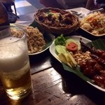 Som Tam Nua - ビール越しに見るこの風景！