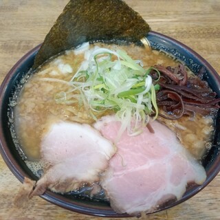 中華蕎麦 丸め - 料理写真:背脂煮干ラーメン