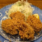 かつ吉 - かつ吉 日本橋高島屋S.C.店 サクサク食感の剣立ち衣に包まれる4個のかきフライ