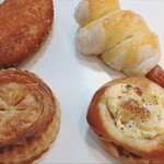 グランディール - カレーパン、ミートパイ、ハムタマゴ、ウインナーベーグル