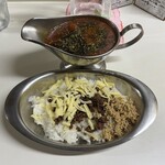 かれーの店 うどん  - 季節のスープカレー、スパイシーひき肉、チーズ、焼トマト、生姜豚（限定）