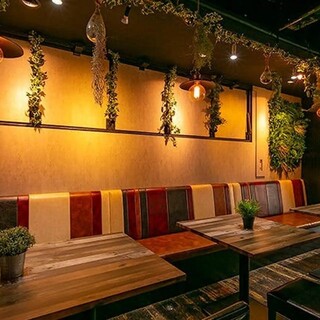 テーブルをつなげて大人数宴会にも対応可能♪気軽にご相談ください。
